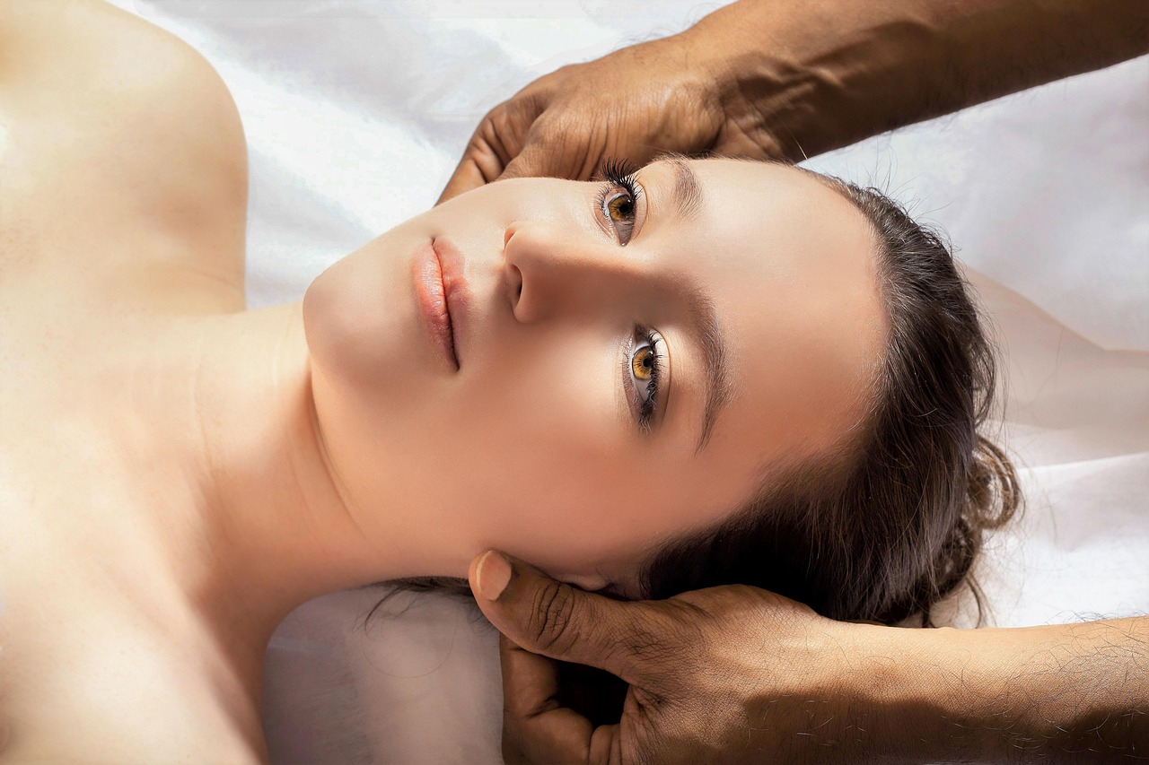 Relaxing head massage therapy